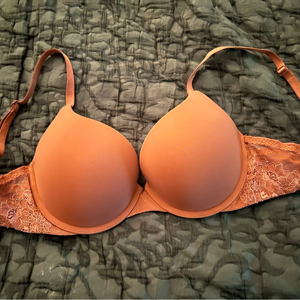 Victoria’s Secret body by Victoria perfect shape bra 34D